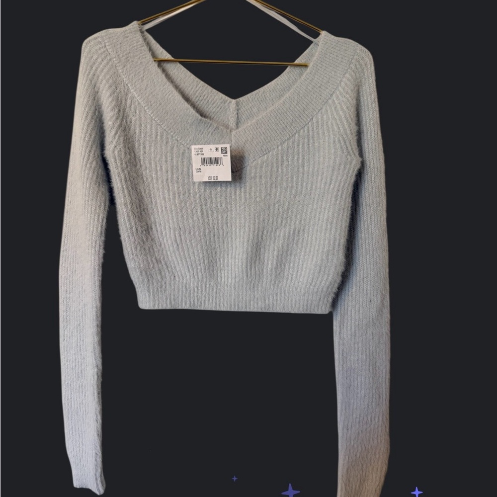 American Eagle Outfitters Light BlueV-Neck Cropped Sweater